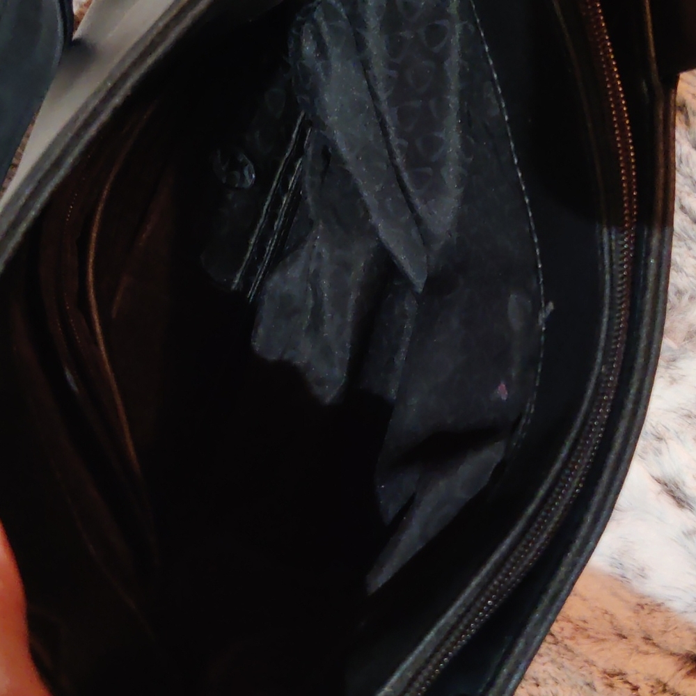 Liz Claiborne Black Leather Shoulder Bag - Picture 6 of 11